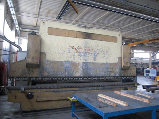 Pressa piegatrice oleodinamica Farina mod. PS 250/60 usata in vendita